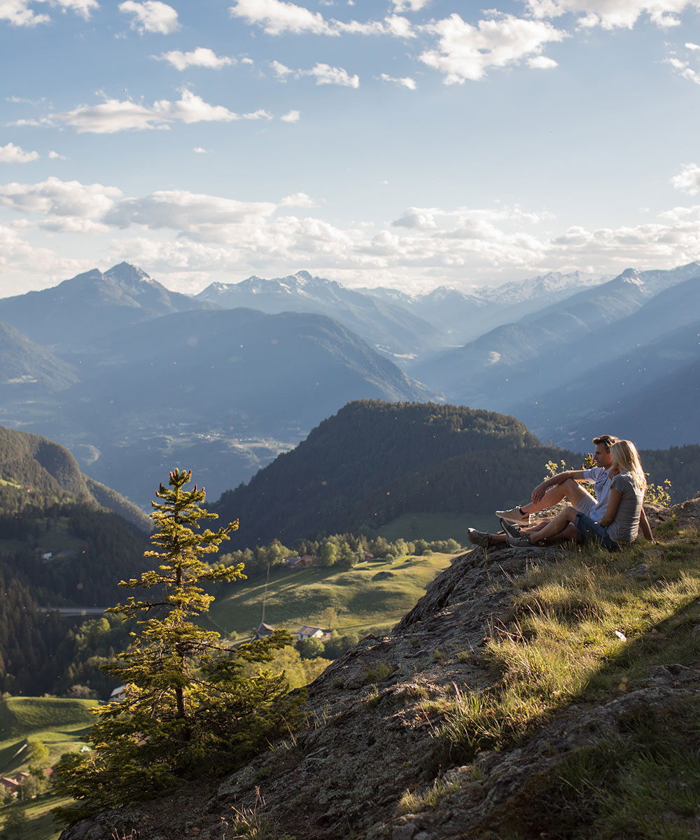 Hirzer outdoor active service