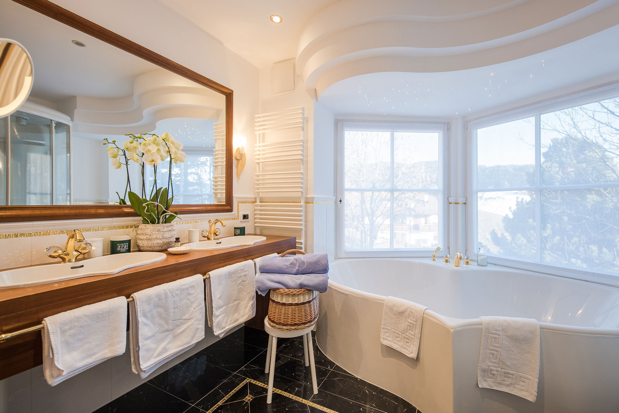 Bath tub - Hotel Hirzer