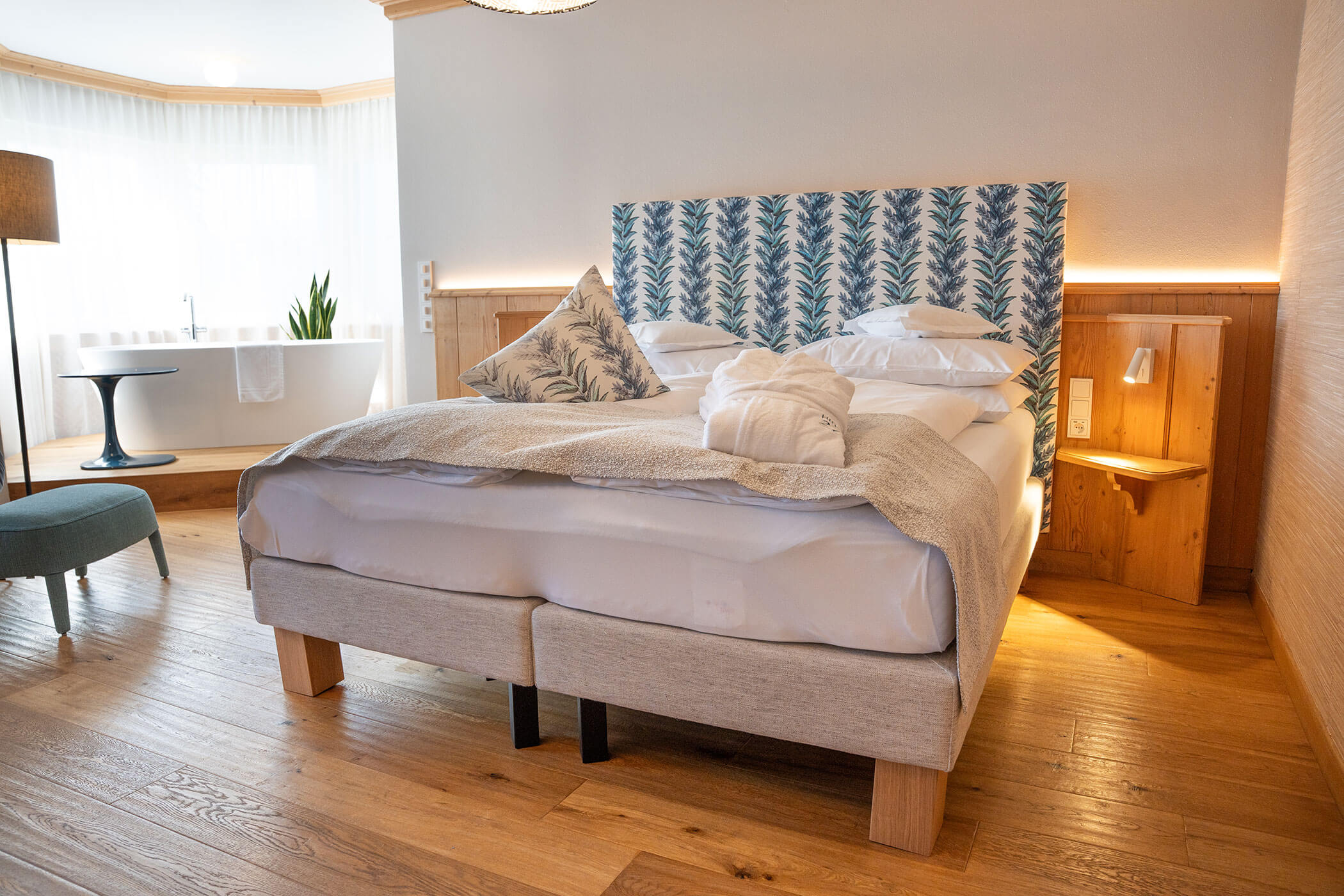 Hirzer suite bed