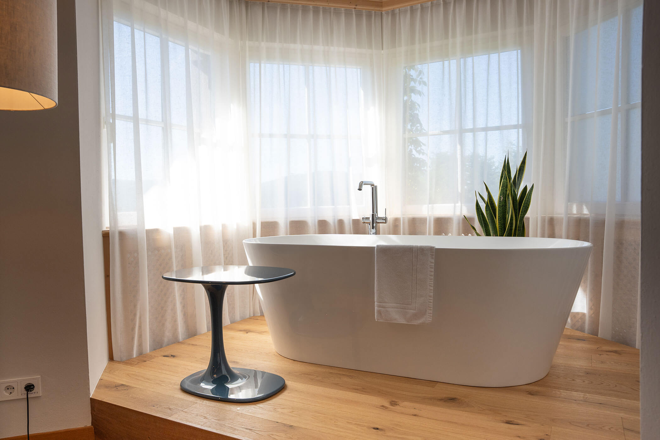 Hirzer suite bath