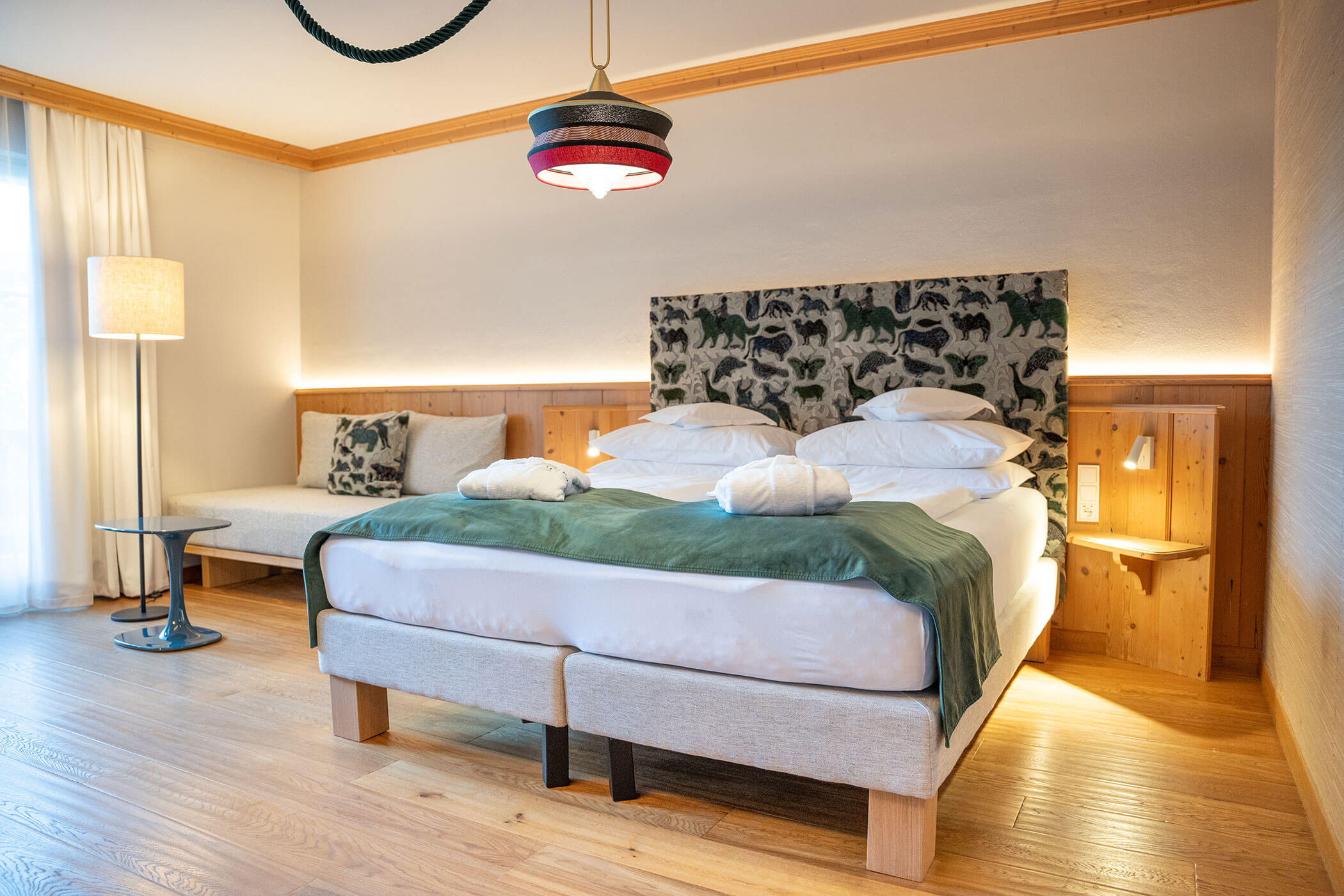 Romantic suite bed